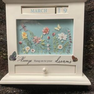 “Always Hang On To Your Dreams” Perpetual Calendar - White Floral
